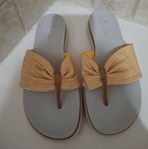 Clarks Cloudsteppers Golden Yellow Thong Sandals Eliza June Size 9 NEW